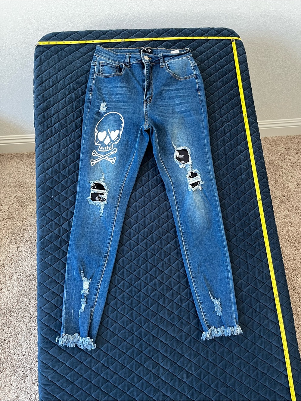 Distressed Skull Skinny Jeans in Blue